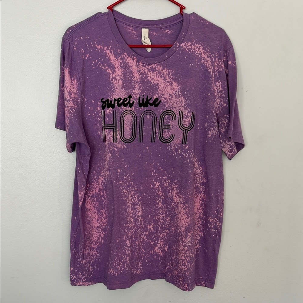 Graphic Tee "Sweet Like Honey" in Purple & Pink